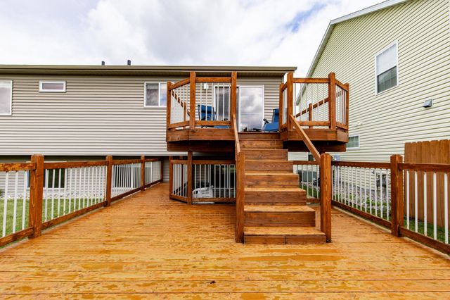 807 16th Avenue W, West Fargo, ND 58078