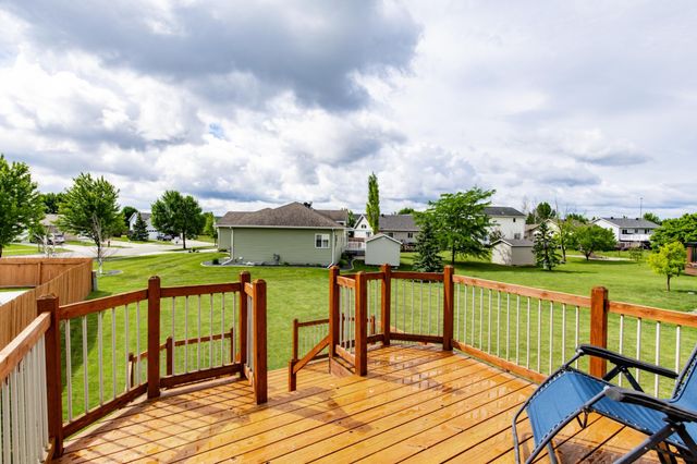 807 16th Avenue W, West Fargo, ND 58078