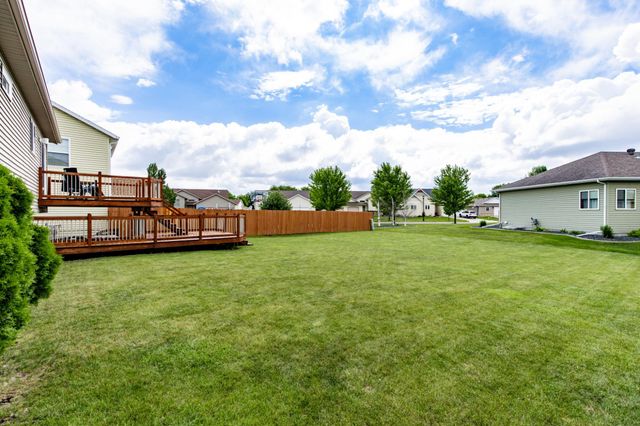807 16th Avenue W, West Fargo, ND 58078