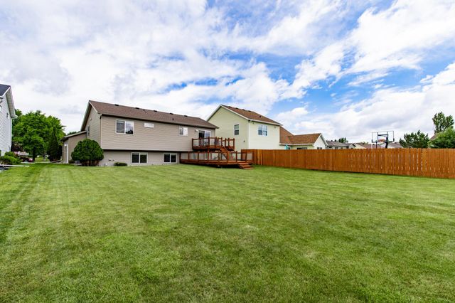 807 16th Avenue W, West Fargo, ND 58078