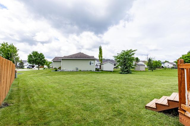 807 16th Avenue W, West Fargo, ND 58078