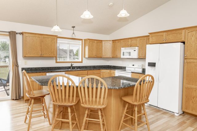807 16th Avenue W, West Fargo, ND 58078