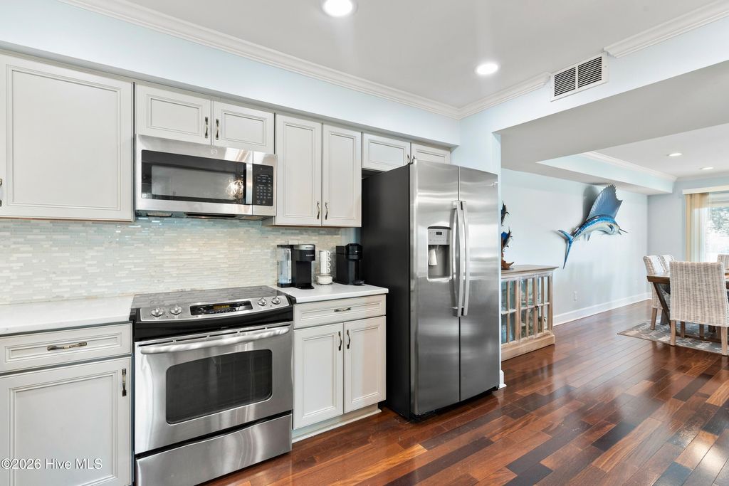 Image 12 of property listing at 124 Lees Cut, Wrightsville Beach, NC 28480