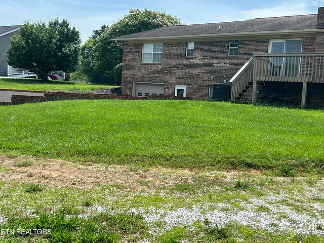 2806 Vicksburg Lane, Strawberry Plains, TN 37871