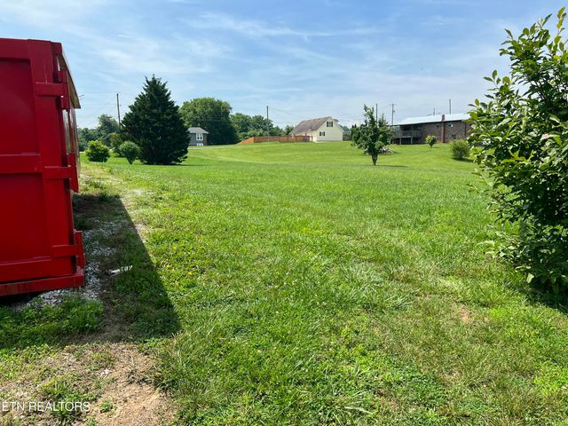 2806 Vicksburg Lane, Strawberry Plains, TN 37871