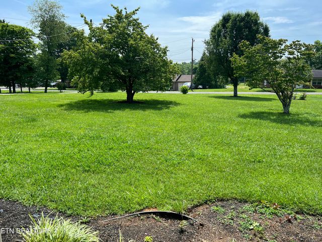 2806 Vicksburg Lane, Strawberry Plains, TN 37871