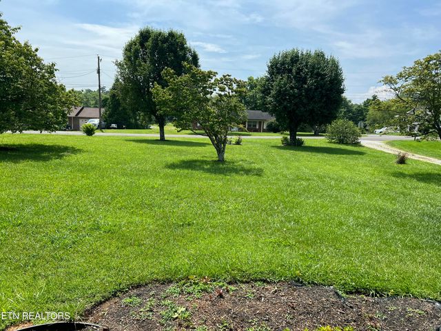 2806 Vicksburg Lane, Strawberry Plains, TN 37871
