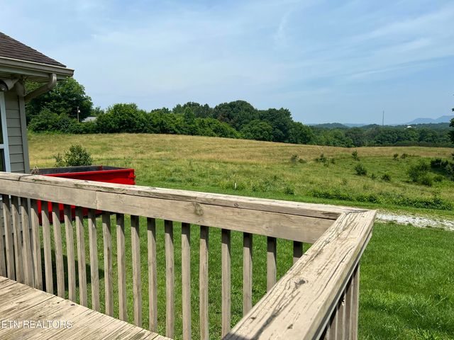 2806 Vicksburg Lane, Strawberry Plains, TN 37871