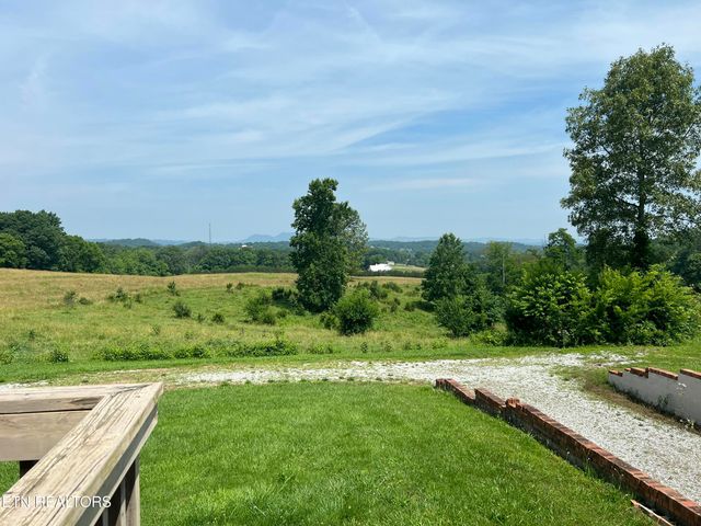 2806 Vicksburg Lane, Strawberry Plains, TN 37871