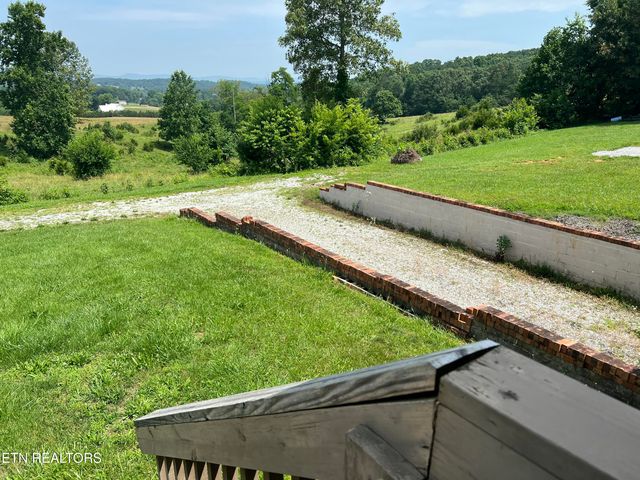 2806 Vicksburg Lane, Strawberry Plains, TN 37871