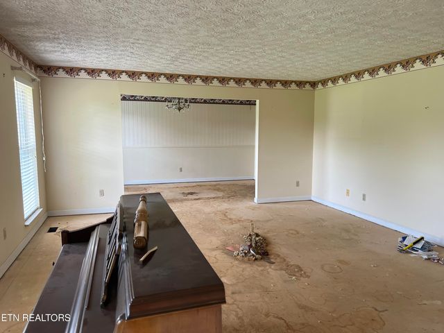 2806 Vicksburg Lane, Strawberry Plains, TN 37871
