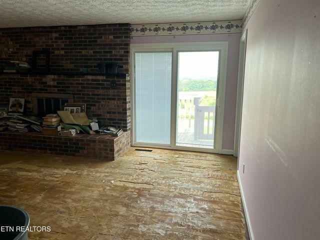 2806 Vicksburg Lane, Strawberry Plains, TN 37871