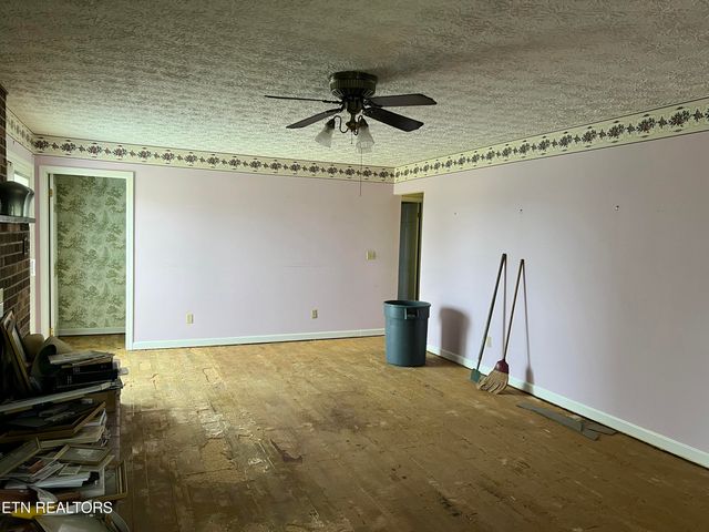 2806 Vicksburg Lane, Strawberry Plains, TN 37871