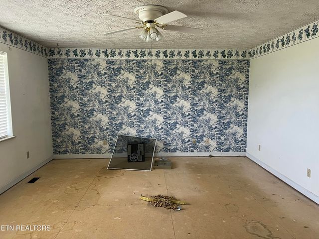 2806 Vicksburg Lane, Strawberry Plains, TN 37871
