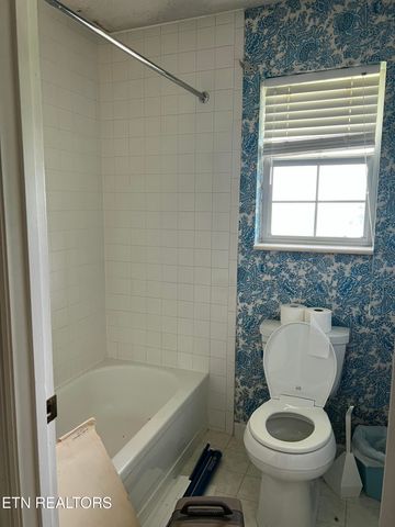 2806 Vicksburg Lane, Strawberry Plains, TN 37871