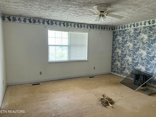 2806 Vicksburg Lane, Strawberry Plains, TN 37871
