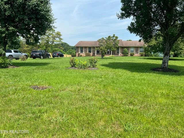2806 Vicksburg Lane, Strawberry Plains, TN 37871