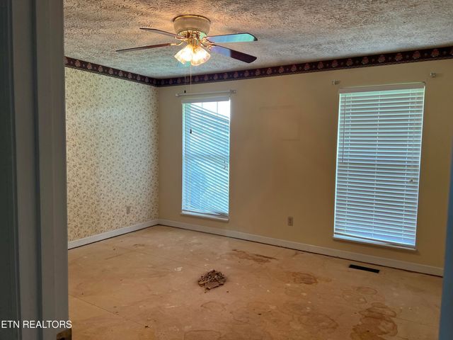2806 Vicksburg Lane, Strawberry Plains, TN 37871