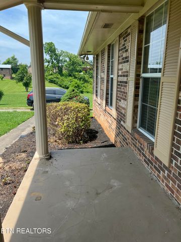 2806 Vicksburg Lane, Strawberry Plains, TN 37871
