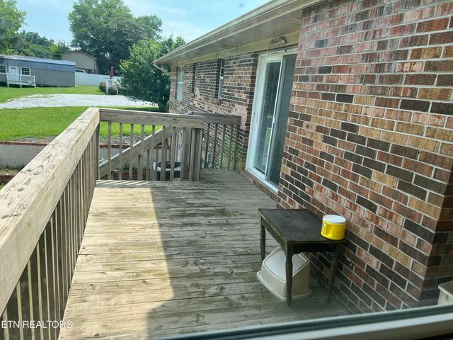 2806 Vicksburg Lane, Strawberry Plains, TN 37871