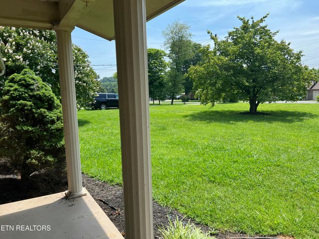 2806 Vicksburg Lane, Strawberry Plains, TN 37871