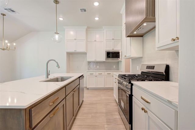 12044 Rockbed Drive, Yukon, OK 73099