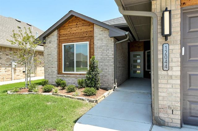 12044 Rockbed Drive, Yukon, OK 73099
