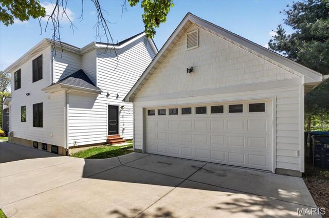 427 Venneman Avenue, Glendale, MO 63122