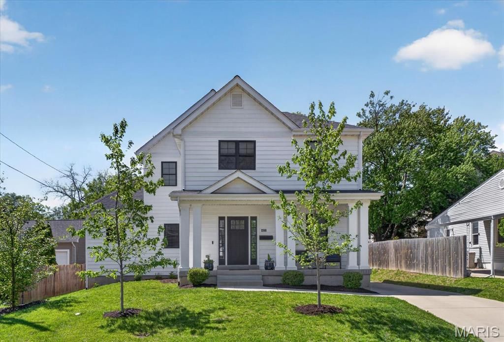 427 Venneman Avenue, Glendale, MO 63122