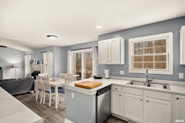 1950 ENGLISH OAK, Washington, IL 61571