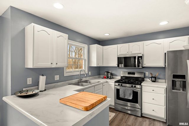 1950 ENGLISH OAK, Washington, IL 61571