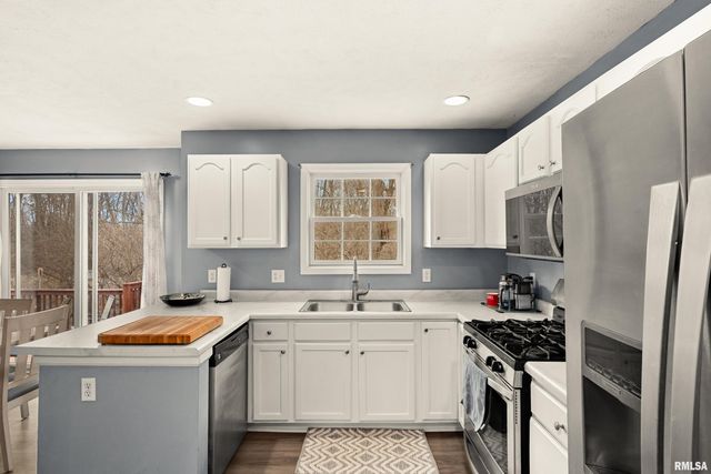 1950 ENGLISH OAK, Washington, IL 61571