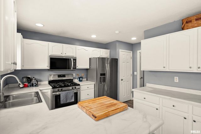 1950 ENGLISH OAK, Washington, IL 61571