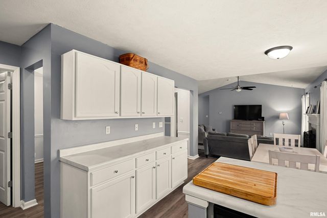 1950 ENGLISH OAK, Washington, IL 61571