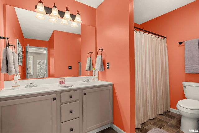 1950 ENGLISH OAK, Washington, IL 61571