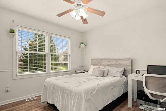 1950 ENGLISH OAK, Washington, IL 61571