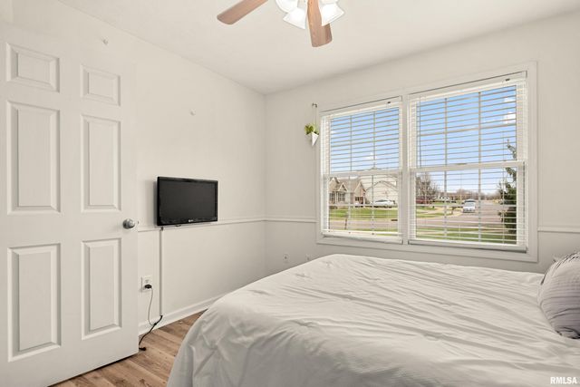 1950 ENGLISH OAK, Washington, IL 61571