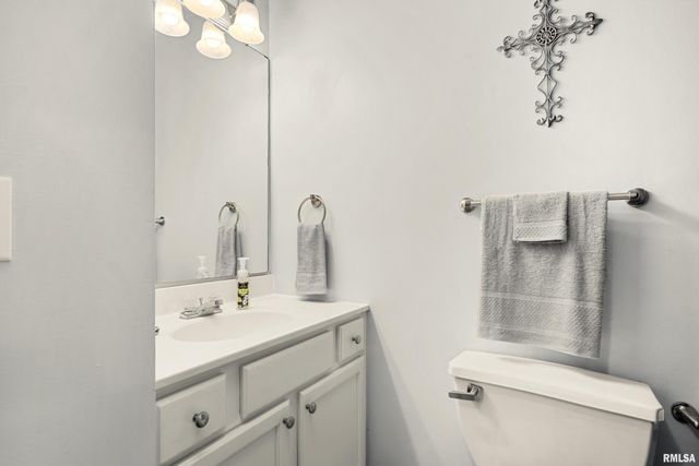 1950 ENGLISH OAK, Washington, IL 61571