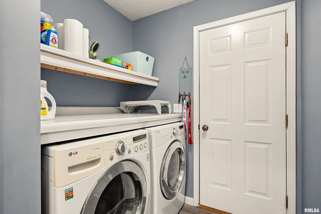 1950 ENGLISH OAK, Washington, IL 61571