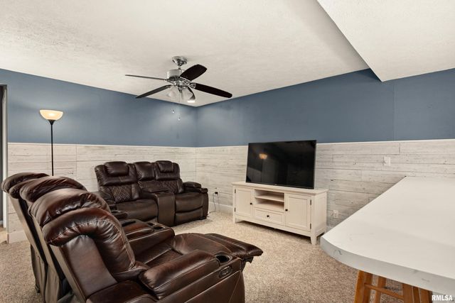 1950 ENGLISH OAK, Washington, IL 61571