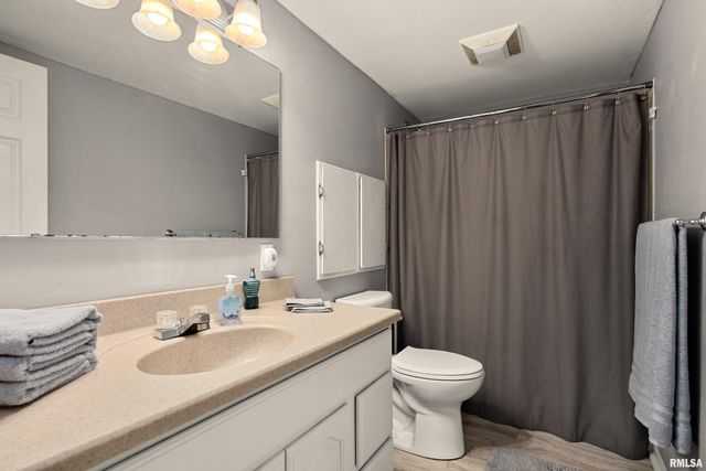 1950 ENGLISH OAK, Washington, IL 61571