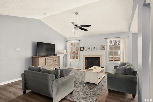 1950 ENGLISH OAK, Washington, IL 61571