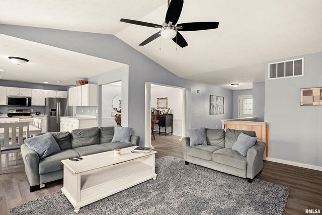 1950 ENGLISH OAK, Washington, IL 61571