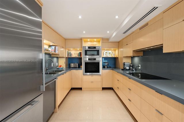 1 Grove Isle Dr A910, Miami, FL 33133