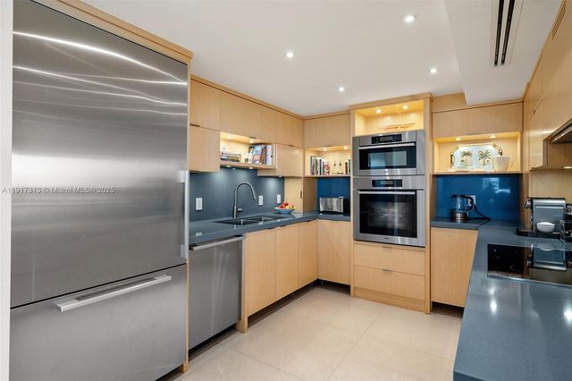 1 Grove Isle Dr A910, Miami, FL 33133