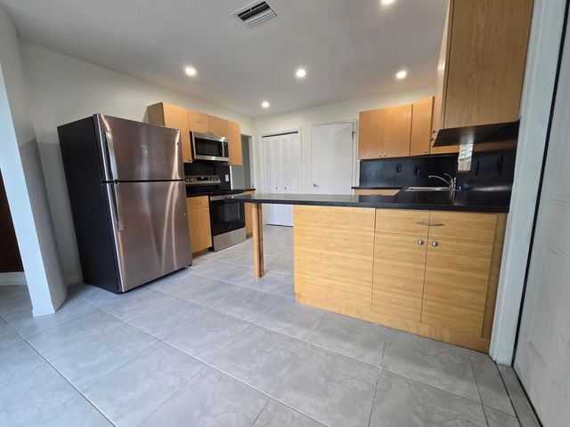 800 Ibis Way 1, North Palm Beach, FL 33408