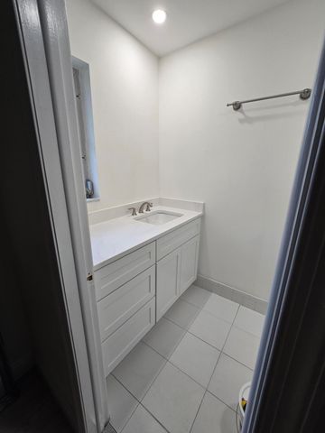 800 Ibis Way 1, North Palm Beach, FL 33408