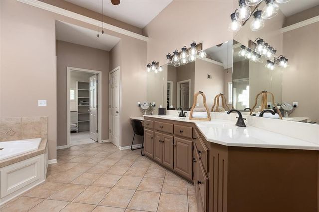 9009 NE 95th Street, Kansas City, MO 64157
