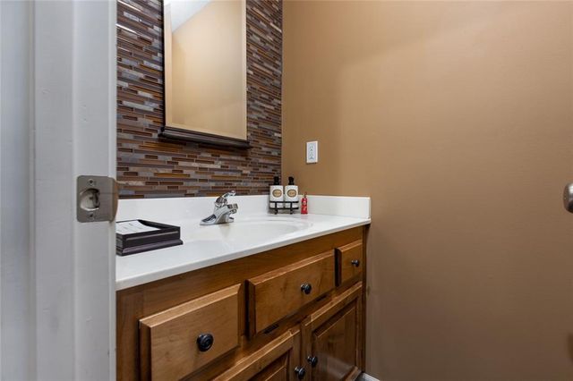 9009 NE 95th Street, Kansas City, MO 64157