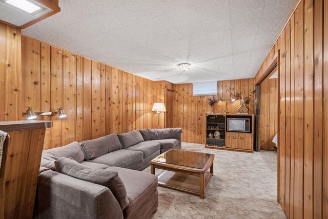 5526 Unity Avenue N, Crystal, MN 55429